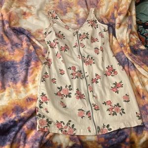 this doesn’t fit me anymore☹️☹️so I am selling!It’s a size medium , $20